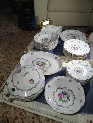 Juego de vajilla de porcelana con flores