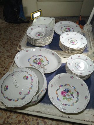 Juego de vajilla de porcelana con flores