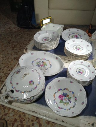 Juego de vajilla de porcelana con flores