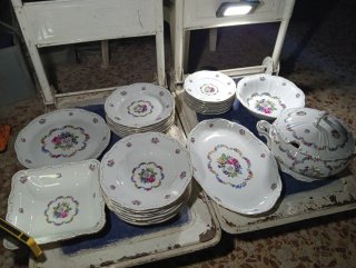 Juego de vajilla de porcelana con flores