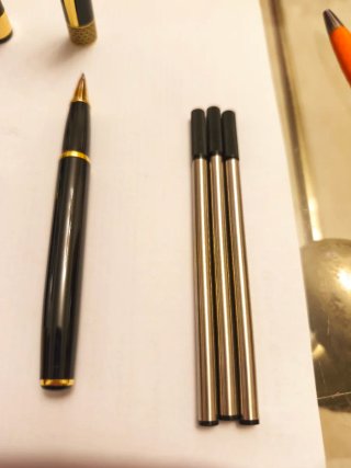 Cinco bolígrafos metálicos tinta gel son cinco