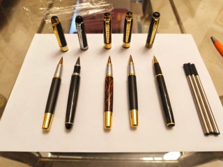 Cinco bolígrafos metálicos tinta gel son cinco