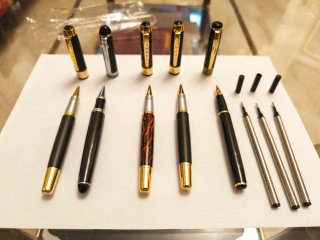 Cinco bolígrafos metálicos tinta gel son cinco