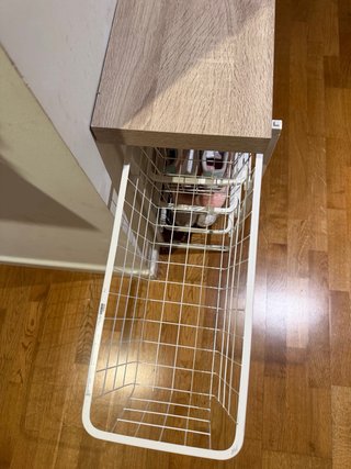 Zapatero con estante de madera y metal