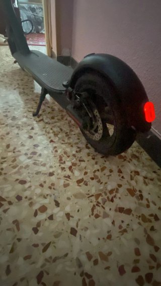 Patinete va muy bien  falta la pantalla y la rueda