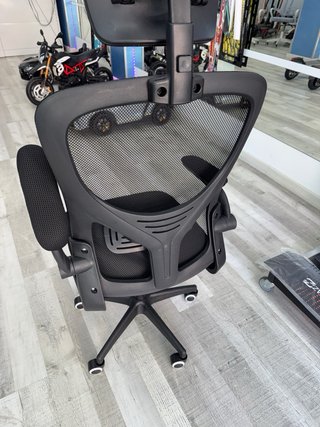Silla de oficina ergonómica negra