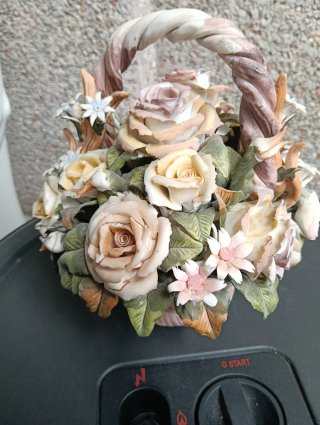 Cesta de flores de cerámica