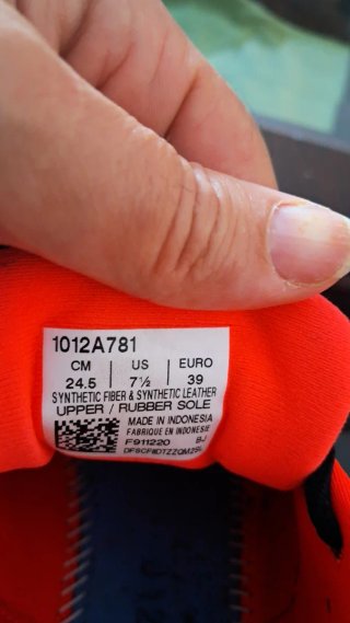 Zapatillas Asics Talla 39 Negras y Rojas