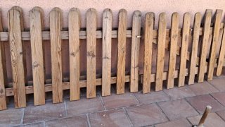 Valla de madera rústica