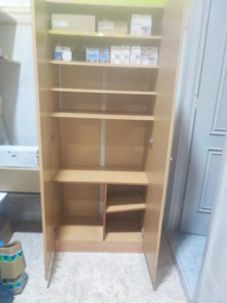 Armario pequeño de madera