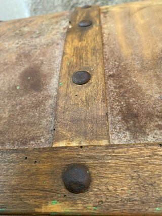 Baúl antiguo decoración madera y metal