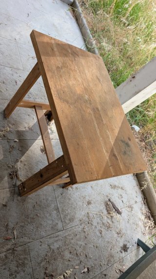 Mesa de madera rústica