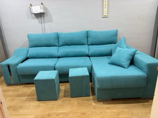 Sofá Cama Esquinero como nuevo con dos pufs