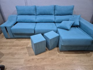 Sofá Cama Esquinero como nuevo con dos pufs
