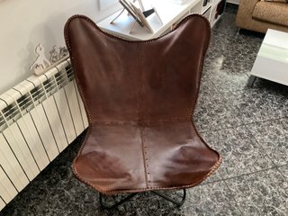 Sillón de cuero marrón