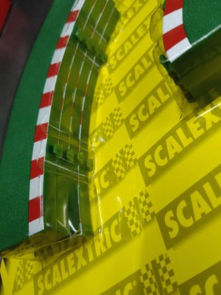 Scalextric R1 Curva Interior Borde Pianos