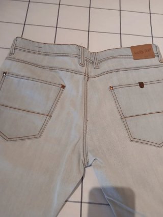 Pantalón vaquero claro hombre