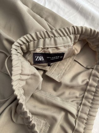 Pantalón Zara fluido pernera ancha beige