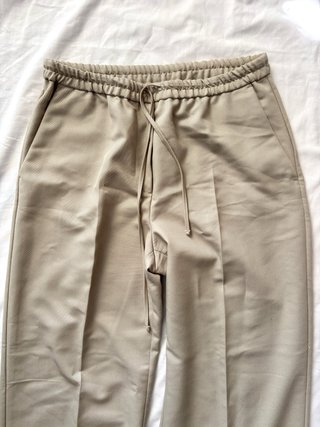 Pantalón Zara fluido pernera ancha beige