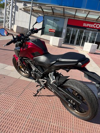 Honda CB125R 2023 Naked Roja