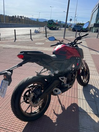 Honda CB125R 2023 Naked Roja