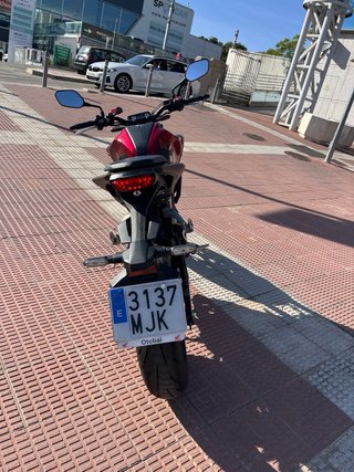 Honda CB125R 2023 Naked Roja