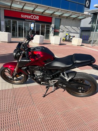 Honda CB125R 2023 Naked Roja