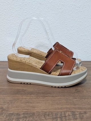 Sandalias cuña marrón