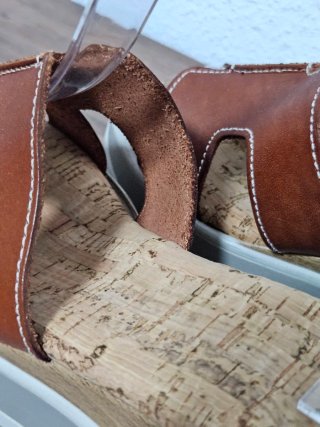 Sandalias cuña marrón