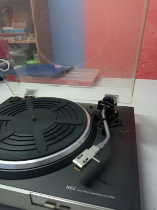 Tocadiscos NEC Belt Drive Auténtico