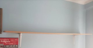 Escritorio madera y azul