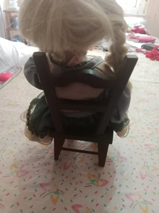 Muñeca de porcelana antigua