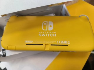 Nintendo Switch Lite Amarilla