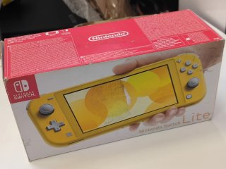 Nintendo Switch Lite Amarilla