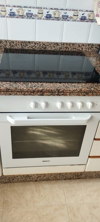 Horno Eléctrico Beko Blanco, microondas y vitro (