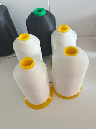 Conos de hilo overlock varios colores