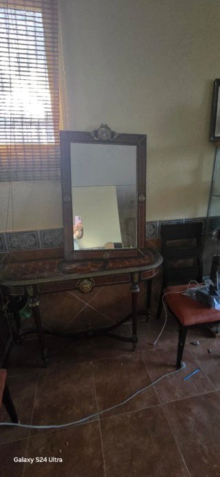 Recibidor clásico con espejo