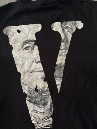 Camiseta Vlone Negra, es talla M pero talla S