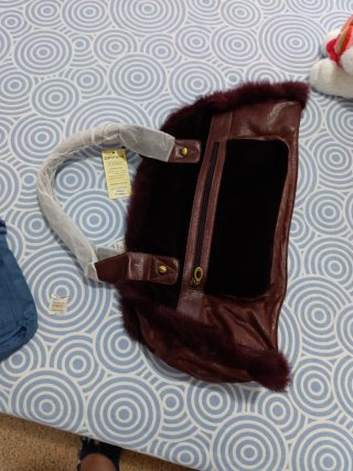 Bolso de piel marrón con pelo y regalo bandolera