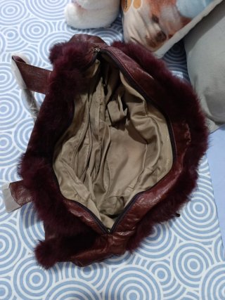 Bolso de piel marrón con pelo y regalo bandolera