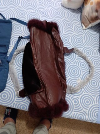 Bolso de piel marrón con pelo y regalo bandolera