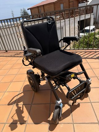 Silla de ruedas eléctrica 2 años precio negociable
