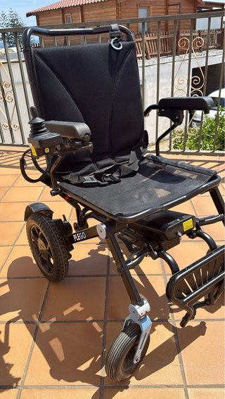 Silla de ruedas eléctrica 2 años precio negociable