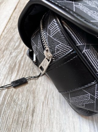 Bolso bandolera Lacoste monograma