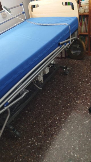 Cama Geriátrica ajustable con carro elevador NUEVA