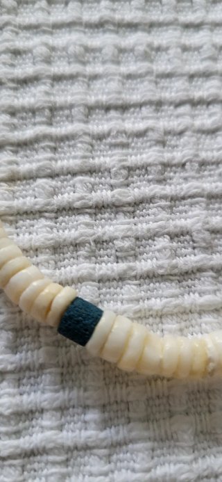 Collar surfero comprado en Zanzíbar