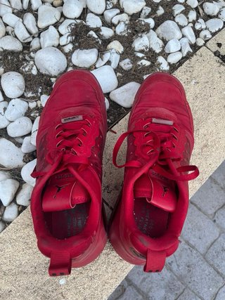 Zapatillas Jordan Rojas Talla 42