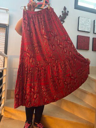 Conjunto Falda Larga Roja y Top Negro Talla M
