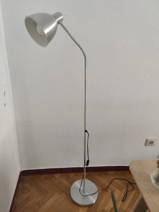 Lámpara de pie IKEA LERTSA brazo ajustable