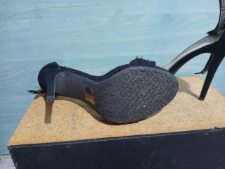 Sandalias de tacón negras con pedrería